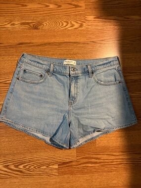 ABERCROMBIE A line mid rise short